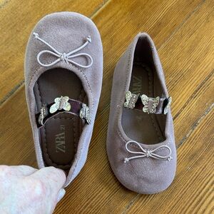 Zara Kids Taupe/Purple Ballet Flats with Butterfly Accent